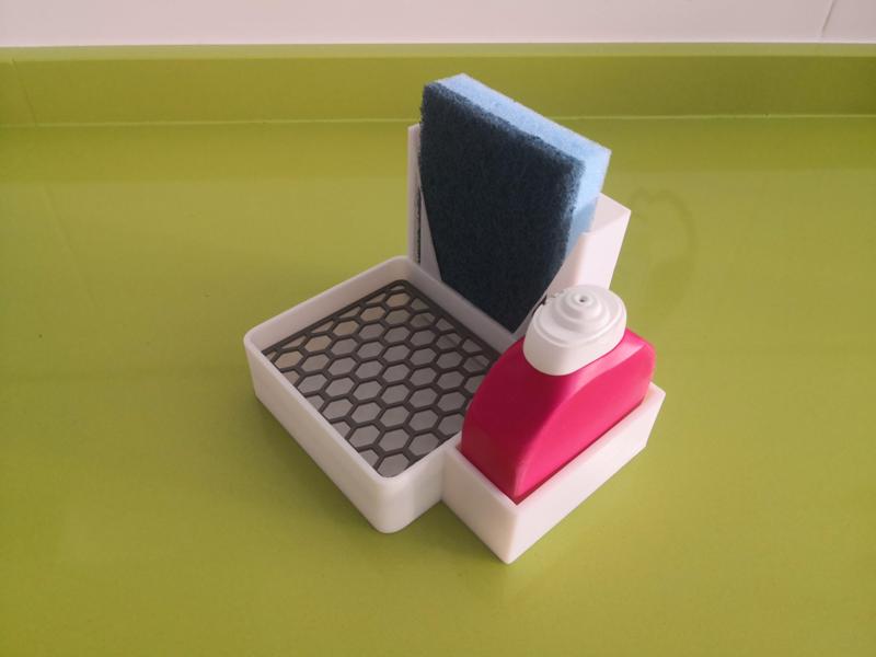 Kitchen drainer very practical to have everything collected.