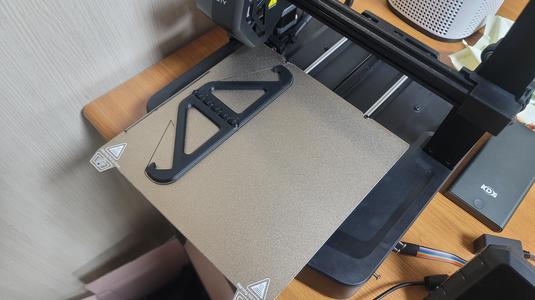 Foldable tablet stand