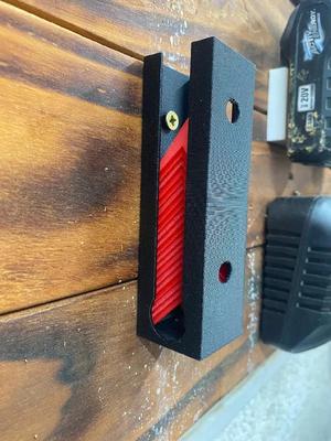 Holder for  paint supports   