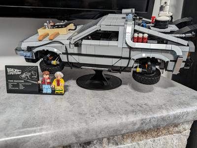 Brick Back to the Future 10300 DMC DeLorean Stand