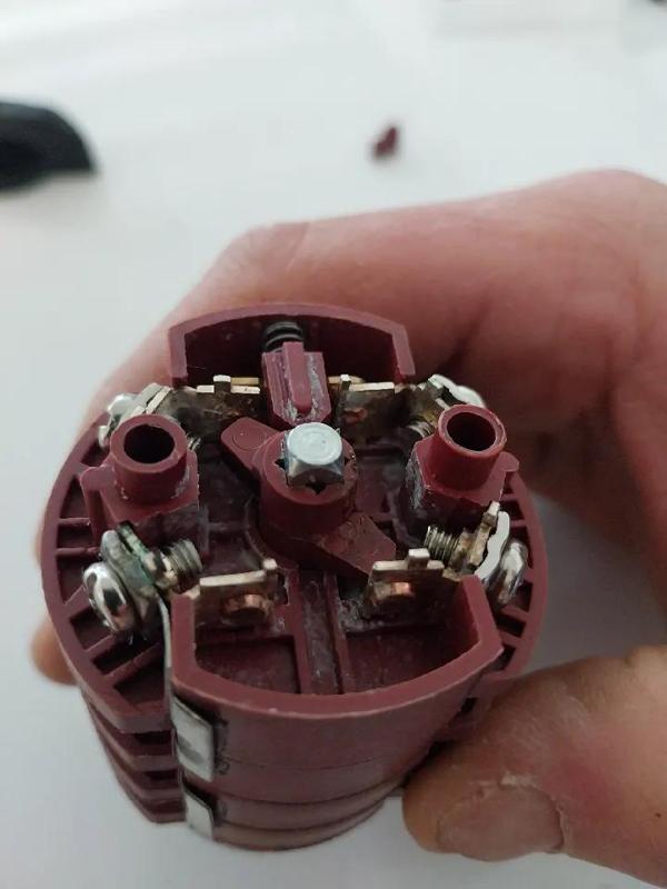 Prepínač HZ8B-20/3/4 zváračka   