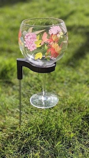 Lawn Wine Glass Holder