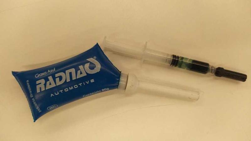 Grease lubricator for LM8UU bearing