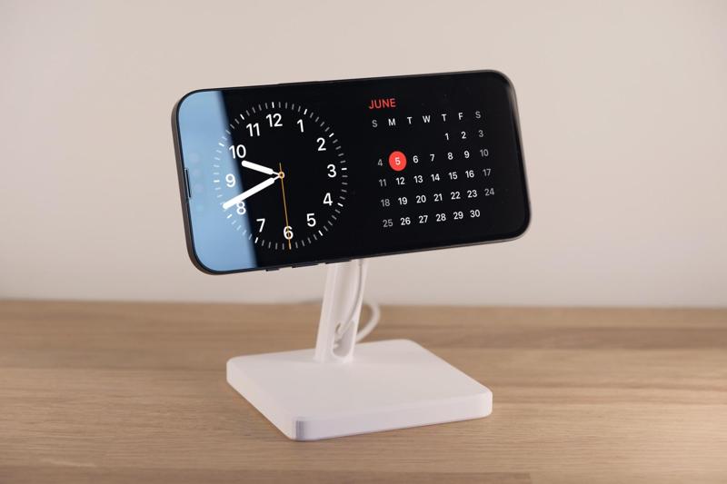 Magsafe charger stand for iPhone - standby mode