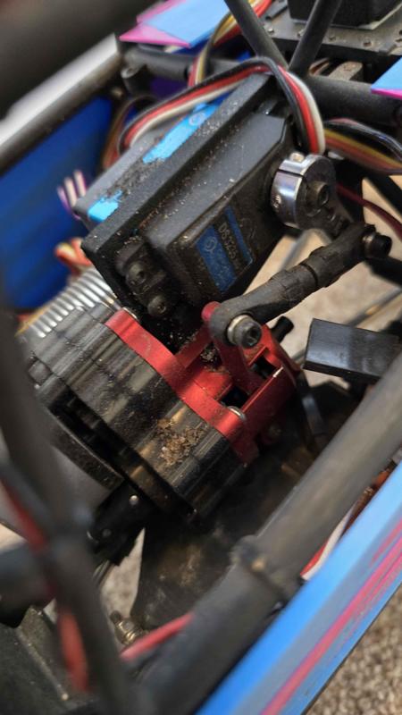 Axial Capra Vanquish Clone Dig Servo mount