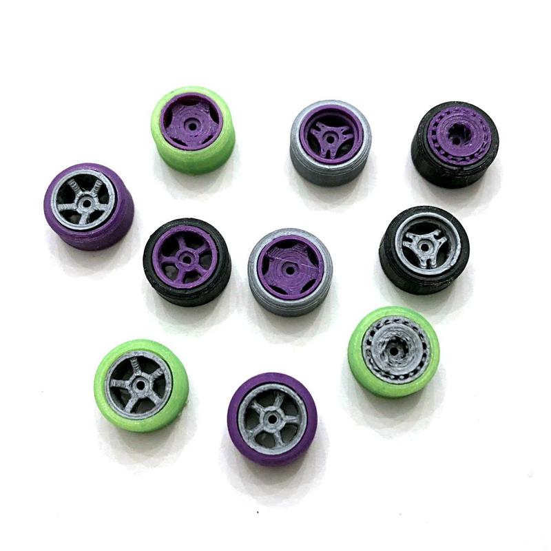 1:64 Wheels 01-05 Revisited (Size Medium)