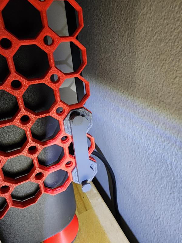 Dewalt DCB095 honeycomb to Multiboard Adapter