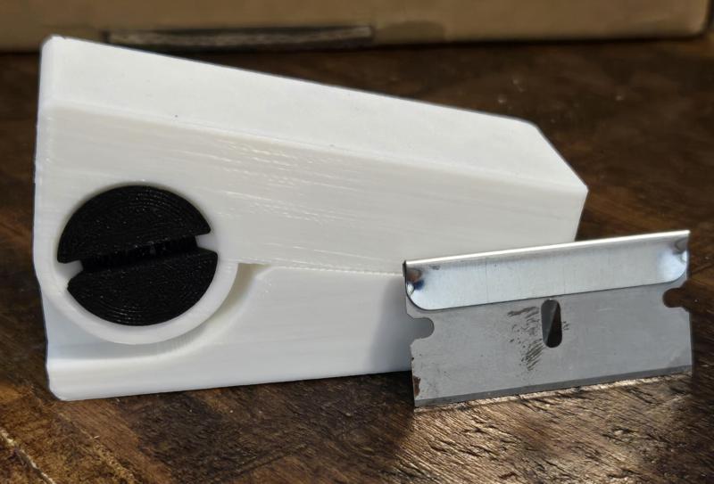 Utility Blade Pill Cutter