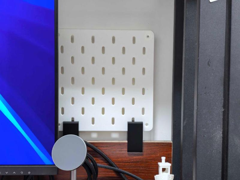Dual-Head Pegboard Clamp, Compatible with 5mm Boards, Holds 16.3mm Desktops