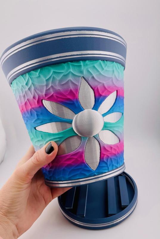 Carved Leaf Vein Pot