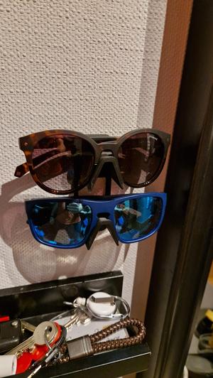 Sunglasses wall mount rack, holder