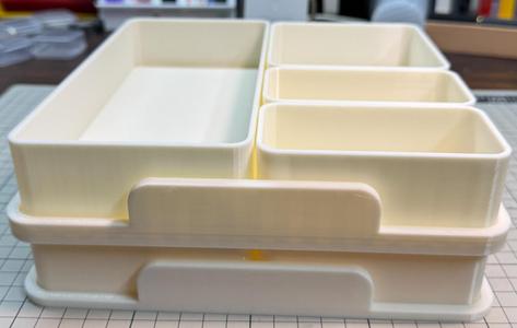 Support-free tray