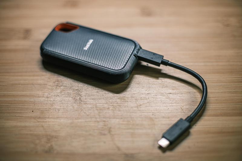 SanDisk Extreme Portable SSD (SDSSDE61-1T00) Compact Case - Redesign with port and better fit