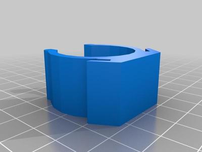 Folding table leg retaining clip