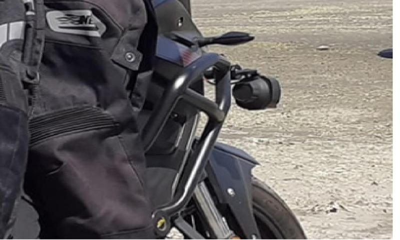 Motorcycle auxiliary headlight bracket