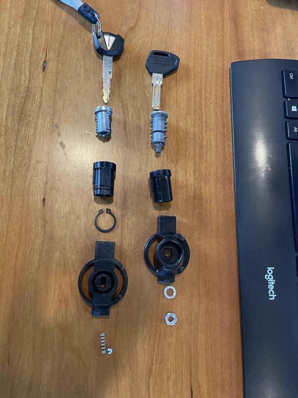 Givi V47 Kawasaki key kit