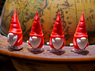Cute gnome v2 (with optional walking mechanism) 