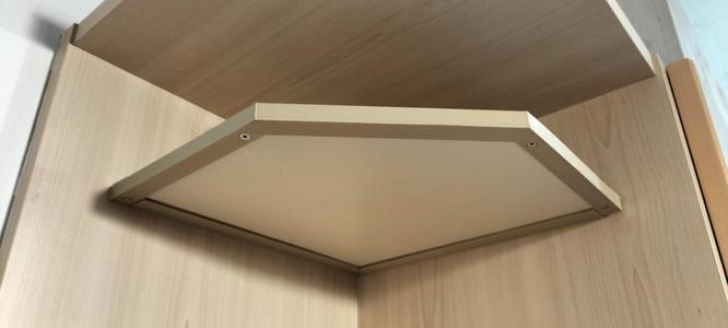 Corner shelf supports