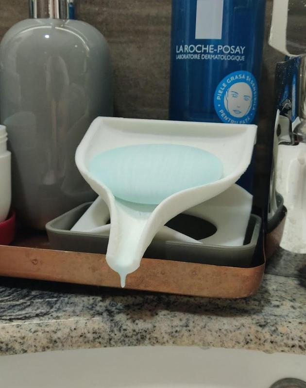 soap dish with water drainage