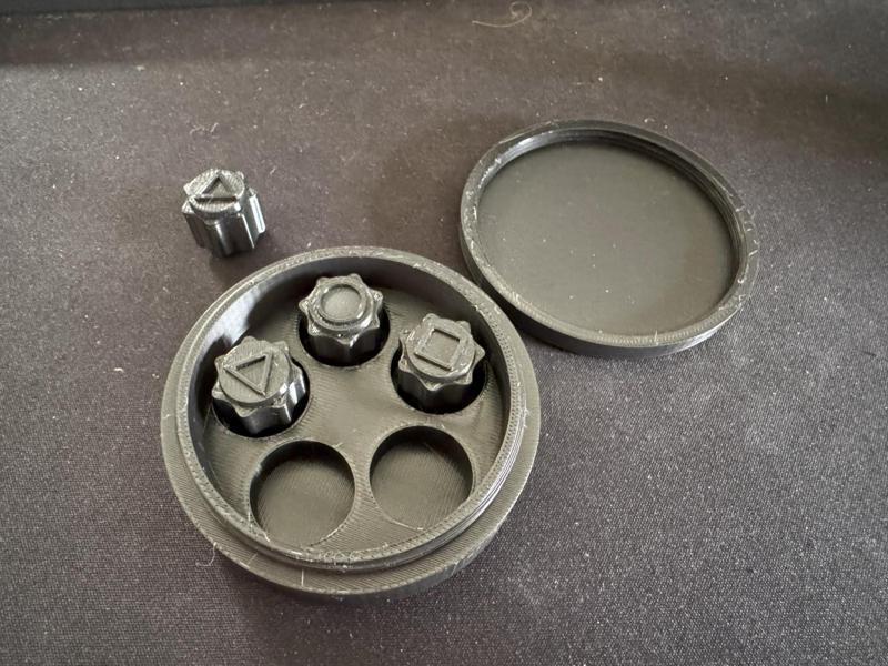 Threaded Gonggi Case