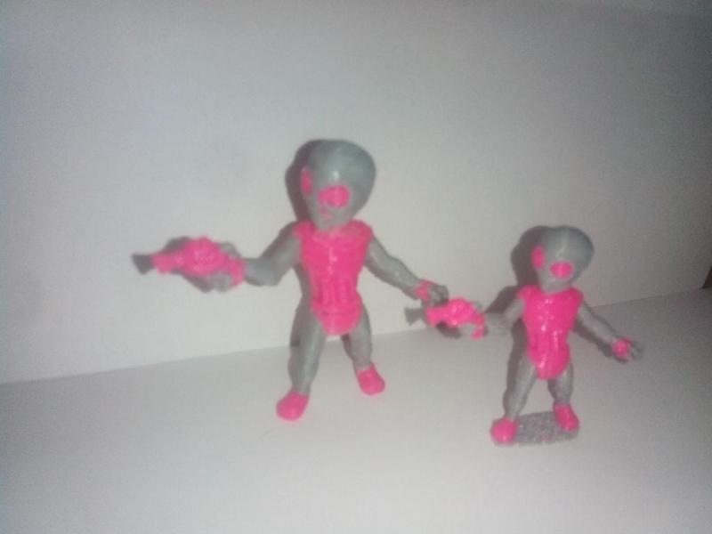Graylien Abductor in pink armor