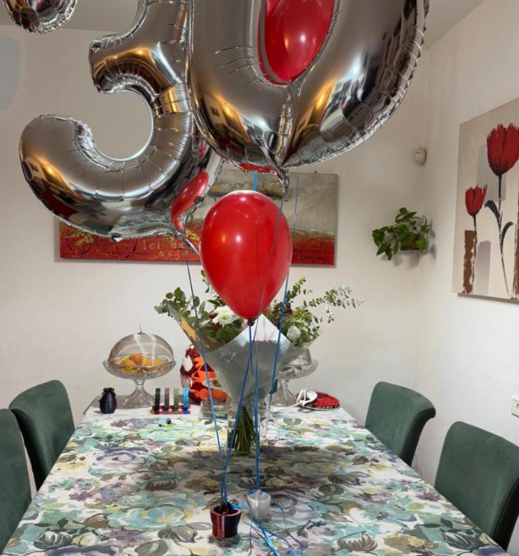 helium balloon holder