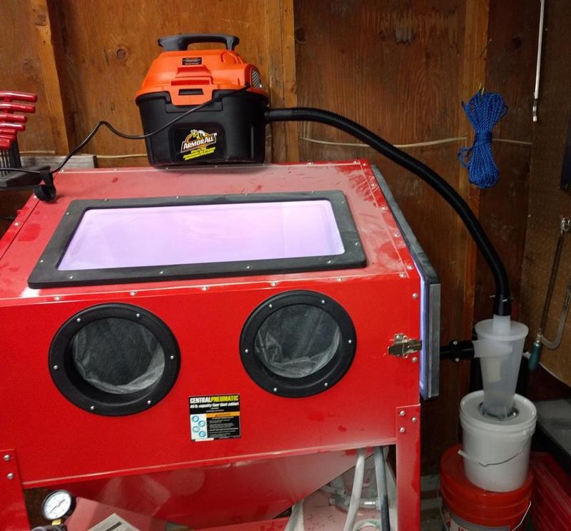 Sand blasting cabinet dust collector