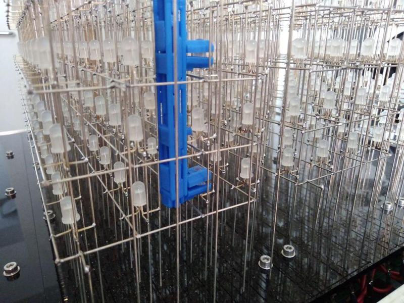 Tool to replace LEDs in a LED Cube