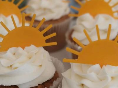 Sun cake cupcake topper