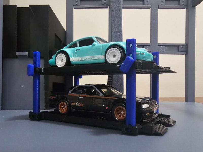 Hot Wheels two car hoist (adjustable)