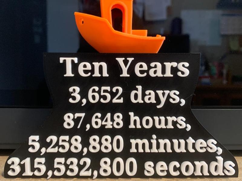 10 YEARS BENCHY STAND