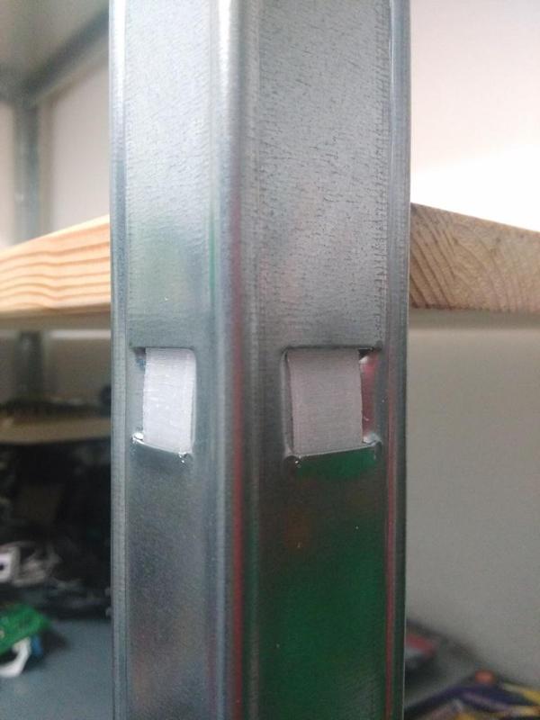Shelf mount for metal plug shelf
