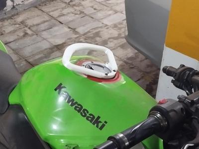 Ninja 250R (EX250J/K) Tank Handle