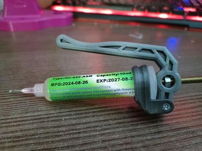 Extruder for soldering flux