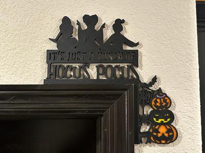 Hocus Pocus Door Corner