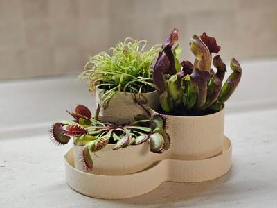 Triple planter with drainage