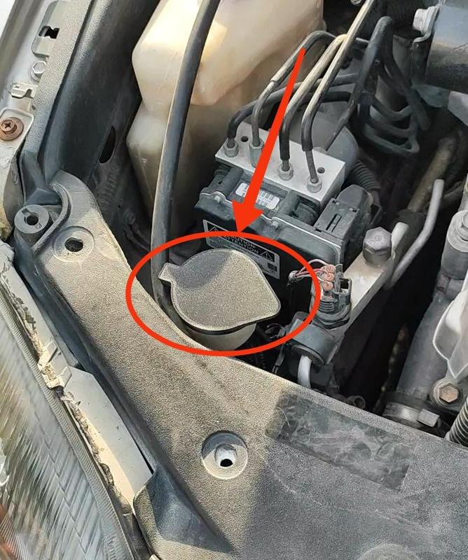 Windshield washer reservoir cover compatible with Camry Avalon 85316-06021