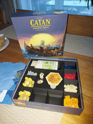 Catan: Explorers & Pirates organizer + 5-6 Player Extension