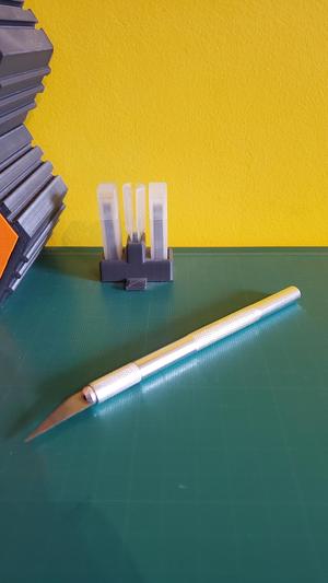 Scalpel holder