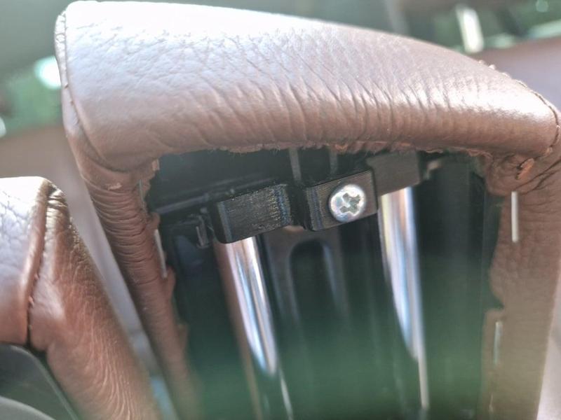 BMW E9X Retractable armrest - Rails locking piece