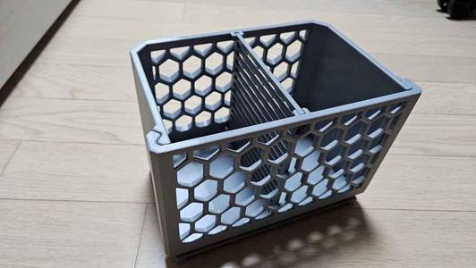 Dishwashing utensil holder
