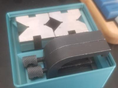 32x32 Vblock gridfinity + clamp holder