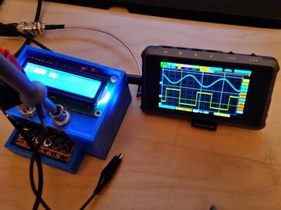 sinus and square frequency signal generator 