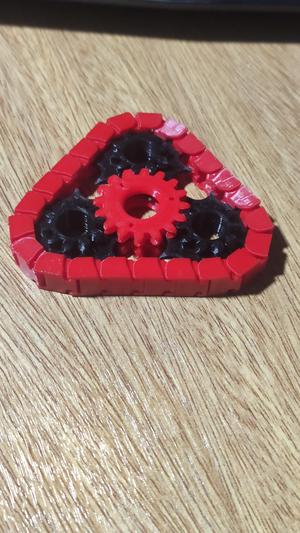 FIDGET SPINNER OF GEARS AND CHAINS