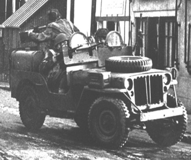 KIT Jeep SAS 1/16 & 1/18: spare wheels - rifles - aux. reservoir and front armor