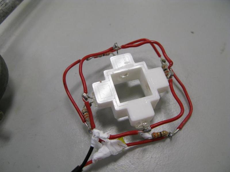 UV/vis/fluorimeter cuvette holder with 4 LED slots for irradiation