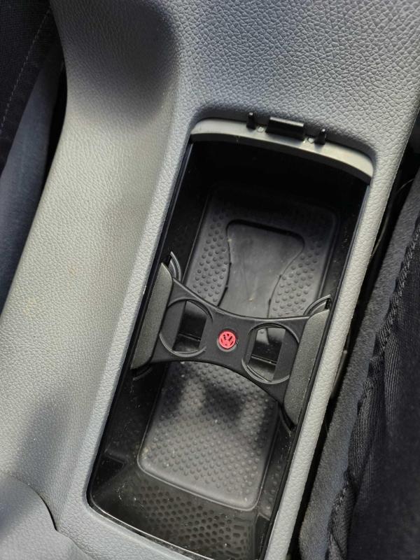 Volkswagen Golf Cup holder/separator  MK5 MK6