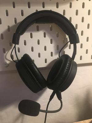 Headset holder for IKEA SKADIS pegboard