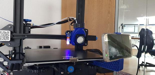 Version 2: Stiff Samsung Galaxy S7 mount for Ender 3 (Pro / V2) printing bed -- smartphone mount for timelapses