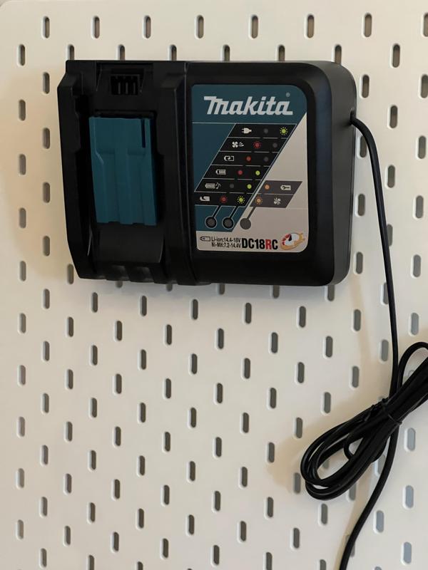 Makita DC18RC Charger Skadis Mount